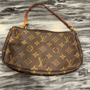 Louis Vuitton Pochette Purse